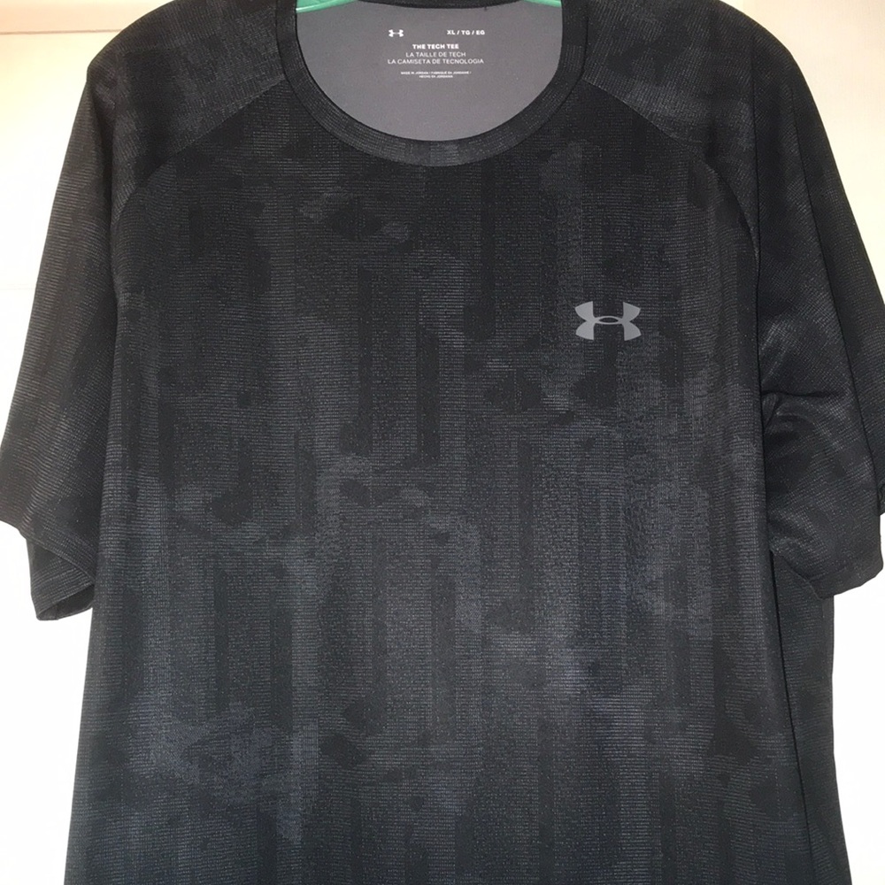 Men’s Under Armour shirt